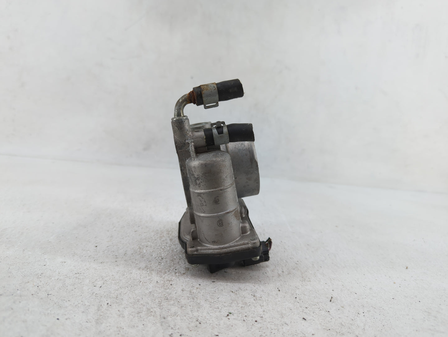 2008-2013 Infiniti G37 Throttle Body P/N:526-02 RME60-16 Fits OEM Used Auto Parts - Oemusedautoparts1.com