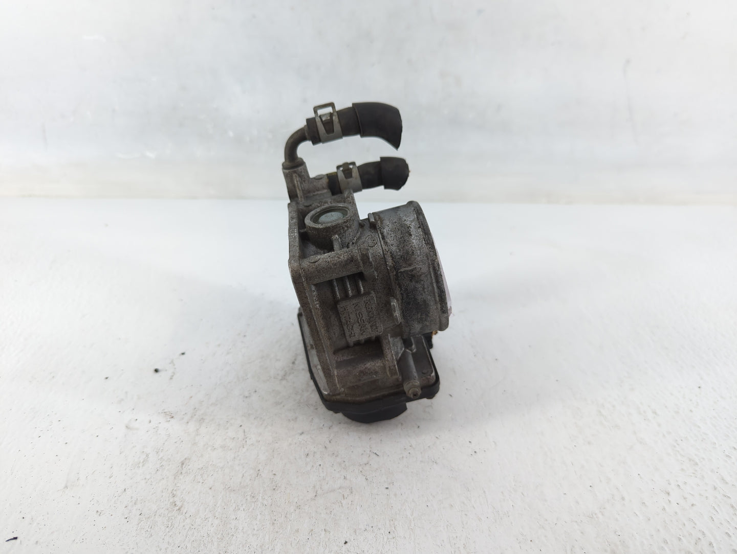 2008-2013 Infiniti G37 Throttle Body P/N:RME60-21 2126H Fits OEM Used Auto Parts - Oemusedautoparts1.com