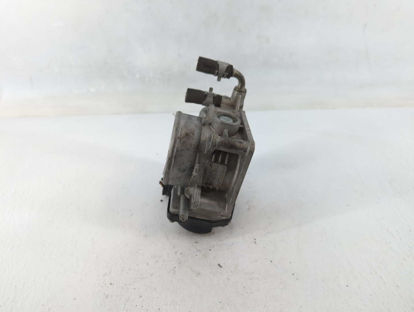 2008-2013 Infiniti G37 Throttle Body P/N:2126H RME60-16 Fits OEM Used Auto Parts - Oemusedautoparts1.com