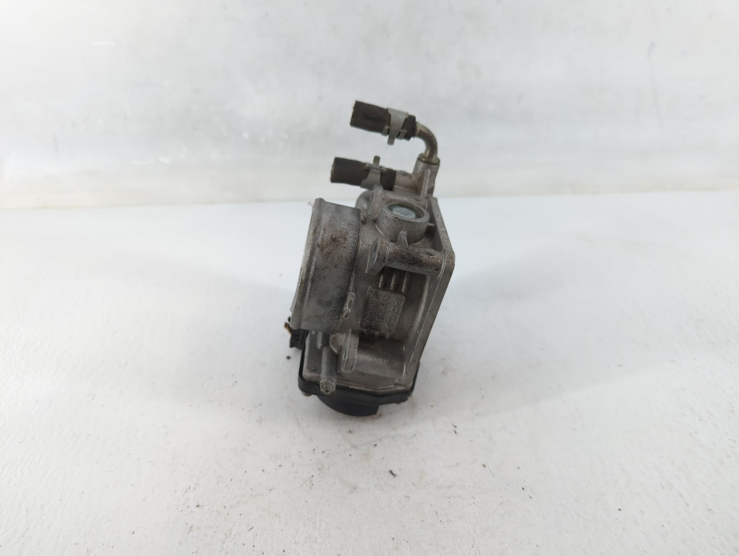 2008-2013 Infiniti G37 Throttle Body P/N:2126H RME60-16 Fits OEM Used Auto Parts - Oemusedautoparts1.com