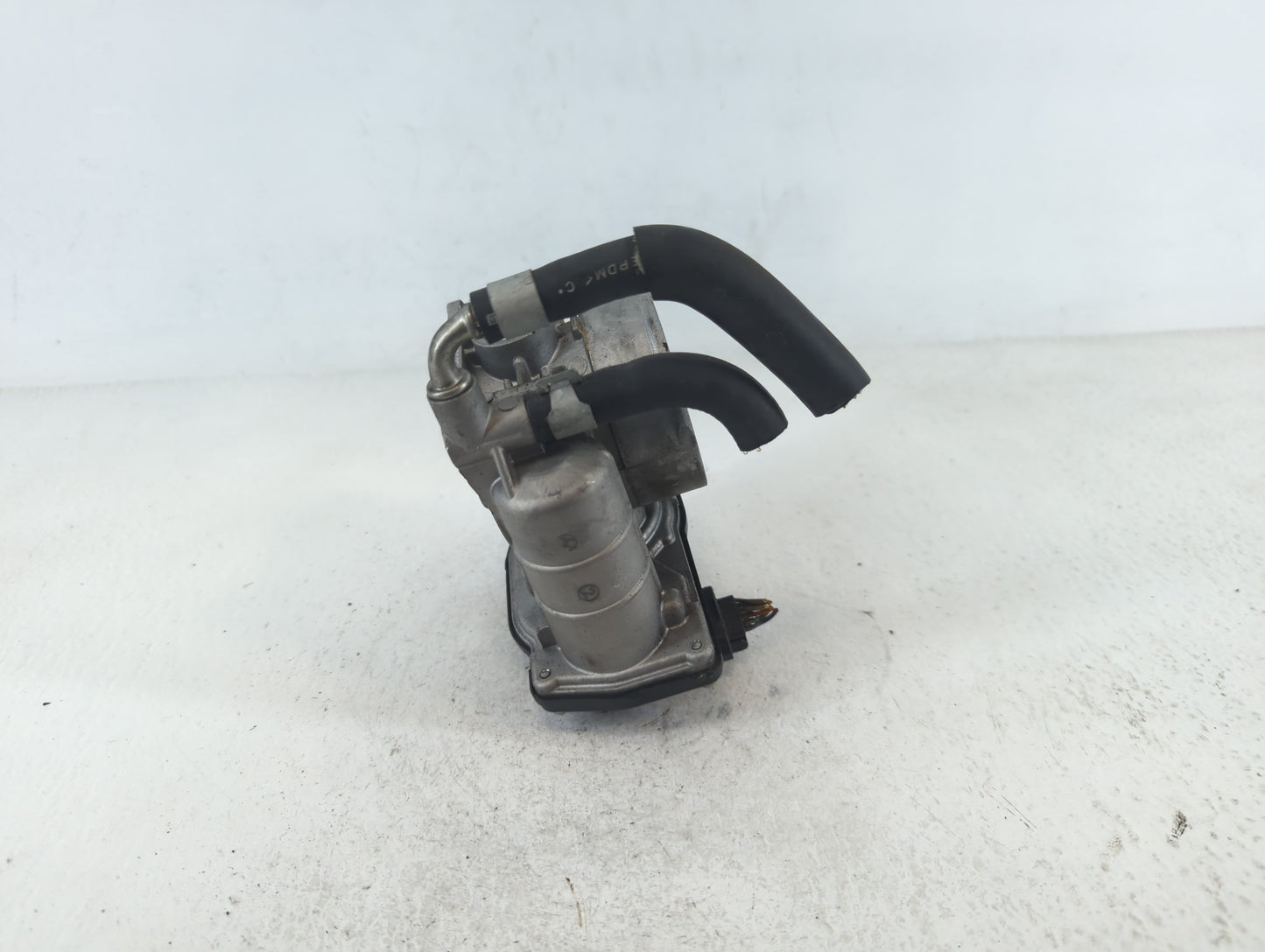 2008-2013 Infiniti G37 Throttle Body P/N:2126H RME60-16 Fits OEM Used Auto Parts - Oemusedautoparts1.com