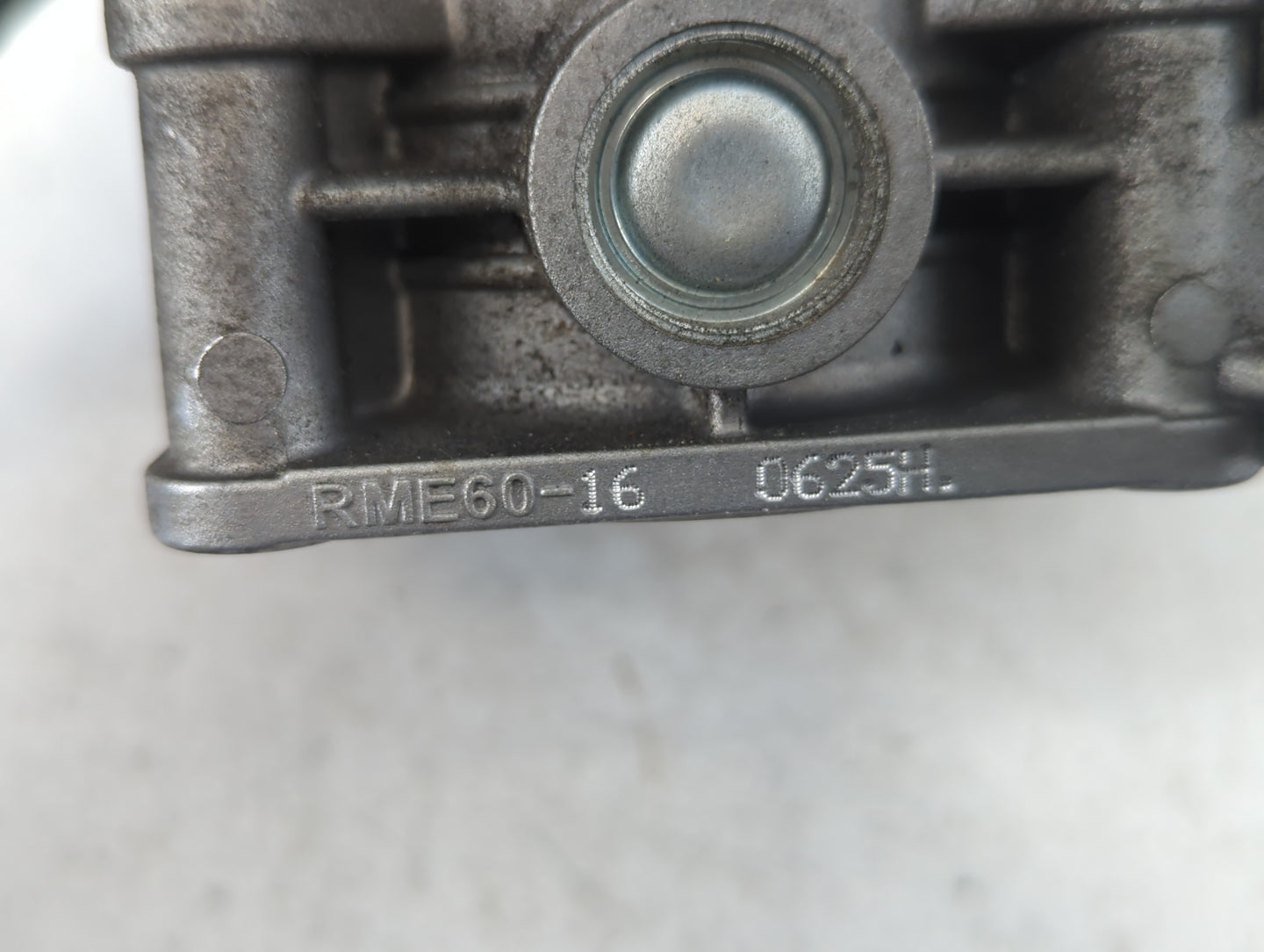 2008-2013 Infiniti G37 Throttle Body P/N:2126H RME60-16 Fits OEM Used Auto Parts - Oemusedautoparts1.com