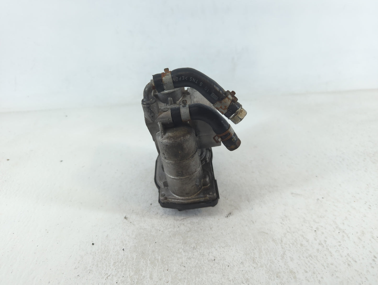 2008-2013 Infiniti G37 Throttle Body P/N:2126H RME60-16 Fits OEM Used Auto Parts - Oemusedautoparts1.com