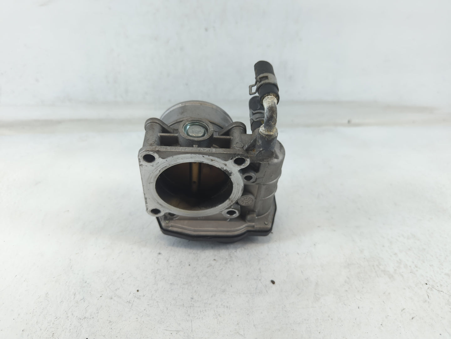 2008-2013 Infiniti G37 Throttle Body P/N:1Y21H RME60-16 Fits OEM Used Auto Parts - Oemusedautoparts1.com