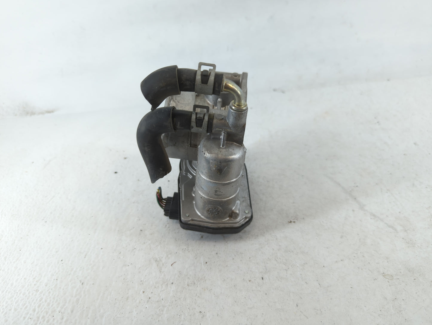 2008-2013 Infiniti G37 Throttle Body P/N:5916H RME60-21 Fits OEM Used Auto Parts - Oemusedautoparts1.com
