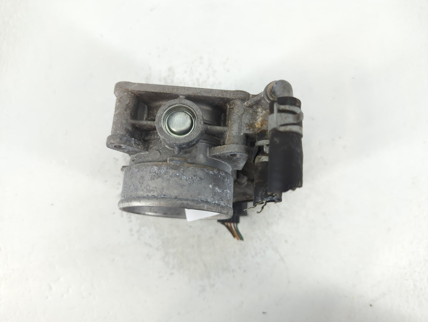 2008-2013 Infiniti G37 Throttle Body P/N:5930 526-02 Fits OEM Used Auto Parts - Oemusedautoparts1.com