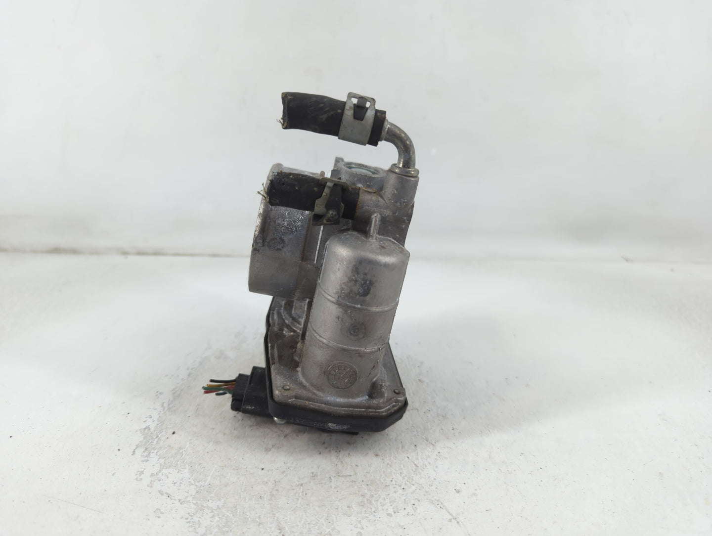 2008-2013 Infiniti G37 Throttle Body P/N:5930 526-02 Fits OEM Used Auto Parts - Oemusedautoparts1.com