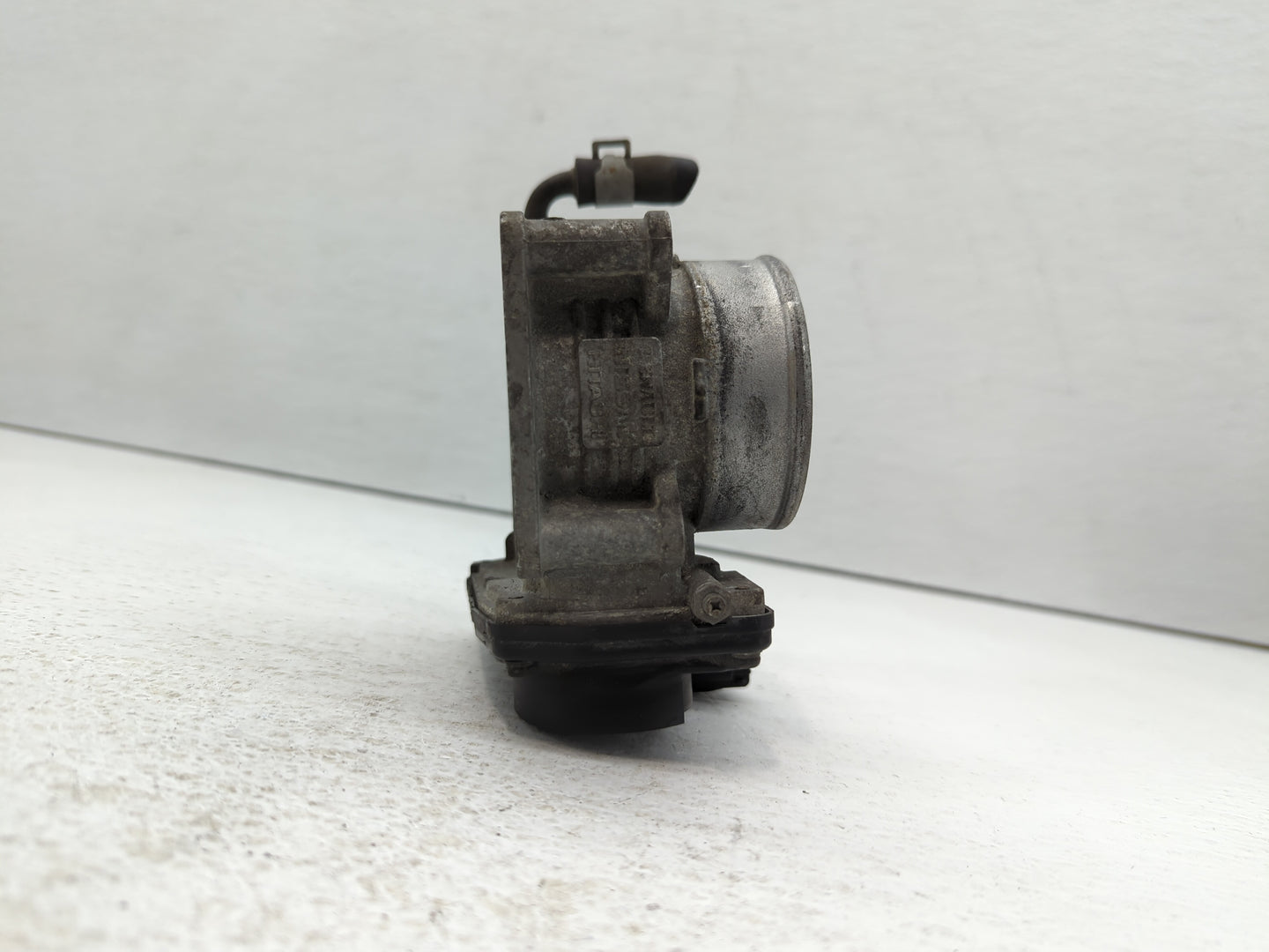 2011-2013 Infiniti M37 Throttle Body P/N:526-029917 Fits OEM Used Auto Parts - Oemusedautoparts1.com