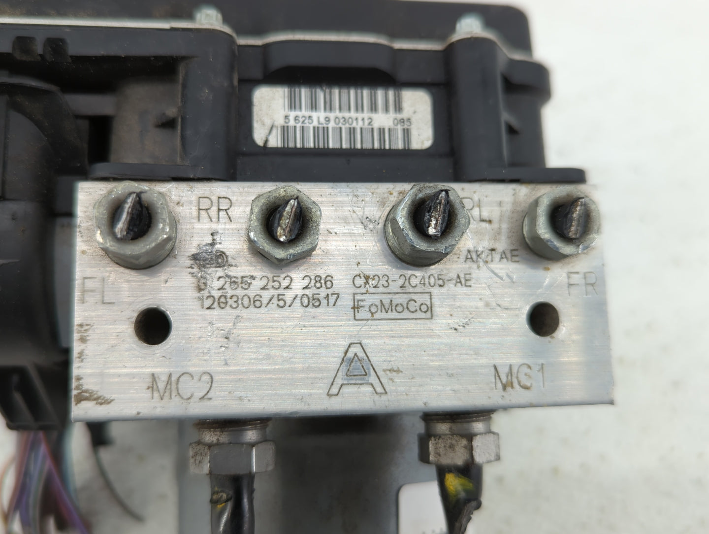 2012 Jaguar Xf ABS Pump Control Module Replacement P/N:CX23-2C405-AE Fits OEM Used Auto Parts - Oemusedautoparts1.com