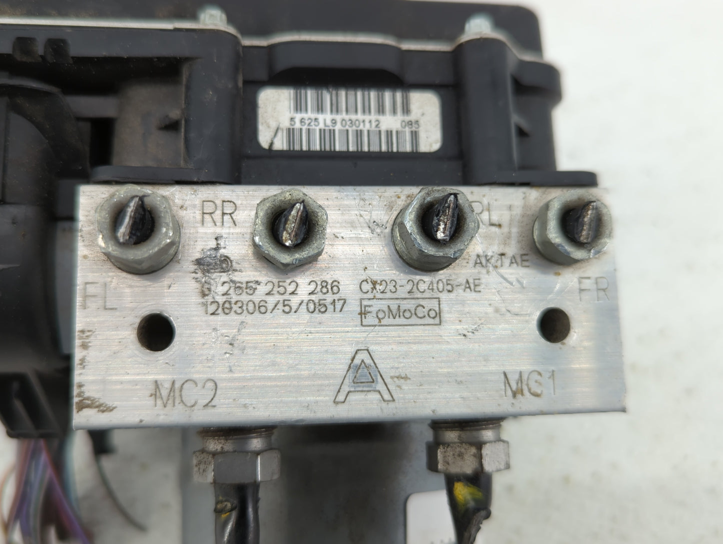 2012 Jaguar Xf ABS Pump Control Module Replacement P/N:CX23-2C405-AE Fits OEM Used Auto Parts - Oemusedautoparts1.com
