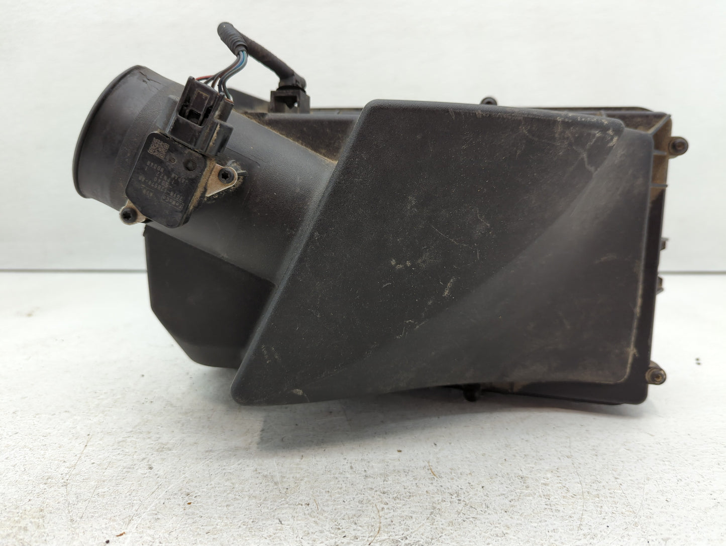 2012 Jaguar Xf Air Cleaner Intake-duct Hose Tube - Oemusedautoparts1.com