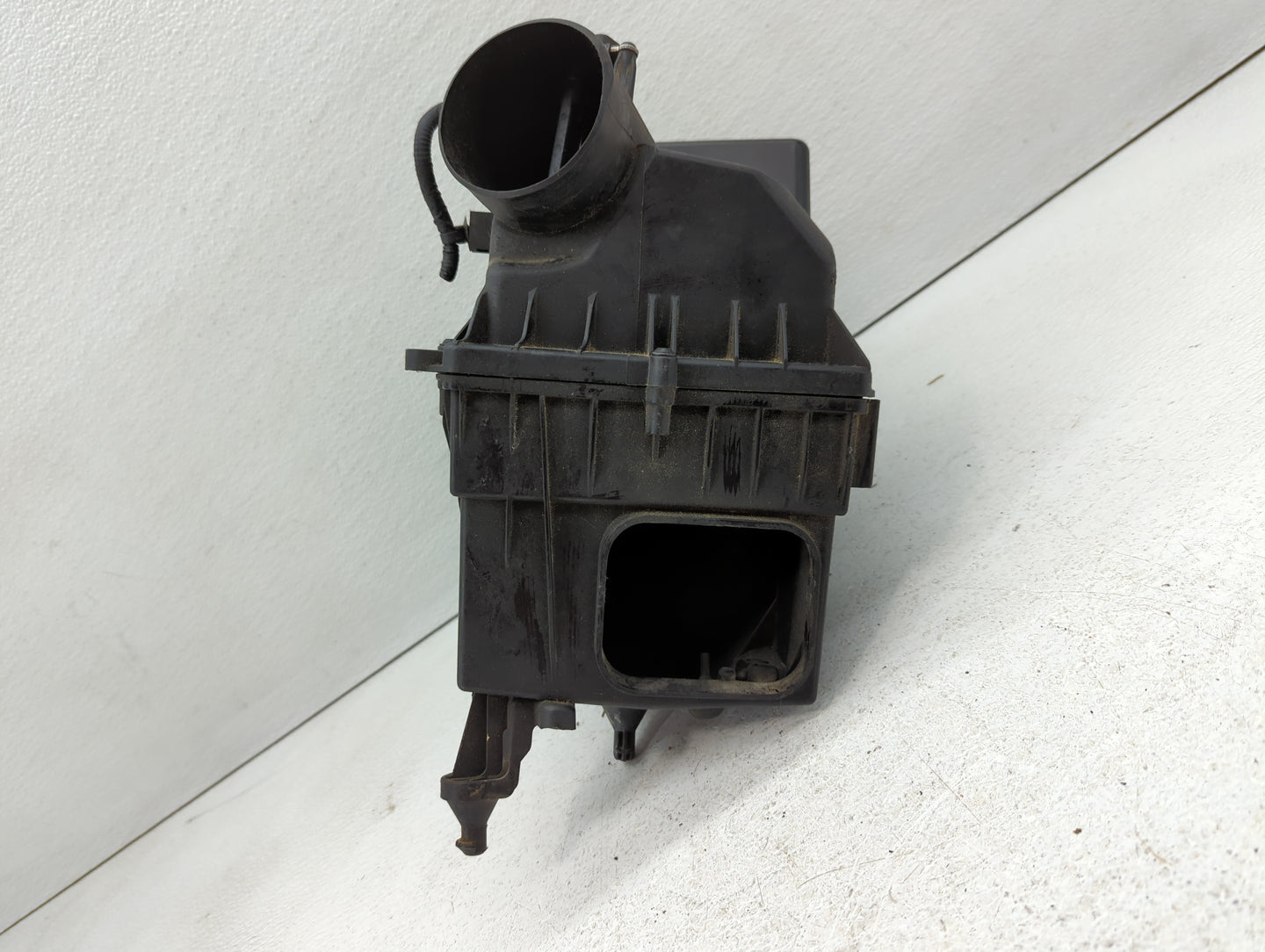 2012 Jaguar Xf Air Cleaner Intake-duct Hose Tube - Oemusedautoparts1.com
