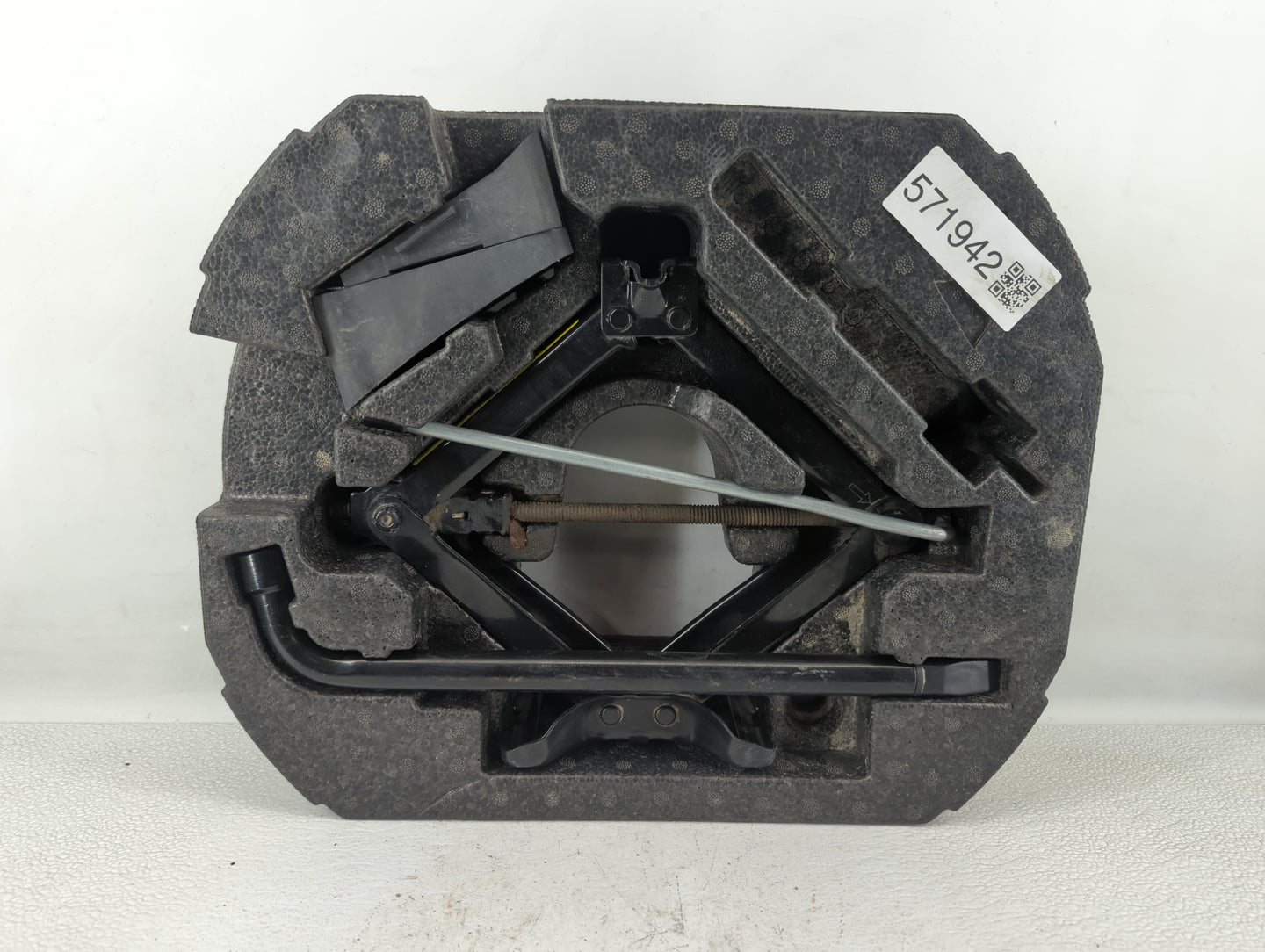 2012 Jaguar Xf Spare Scissor Car Jack - Oemusedautoparts1.com