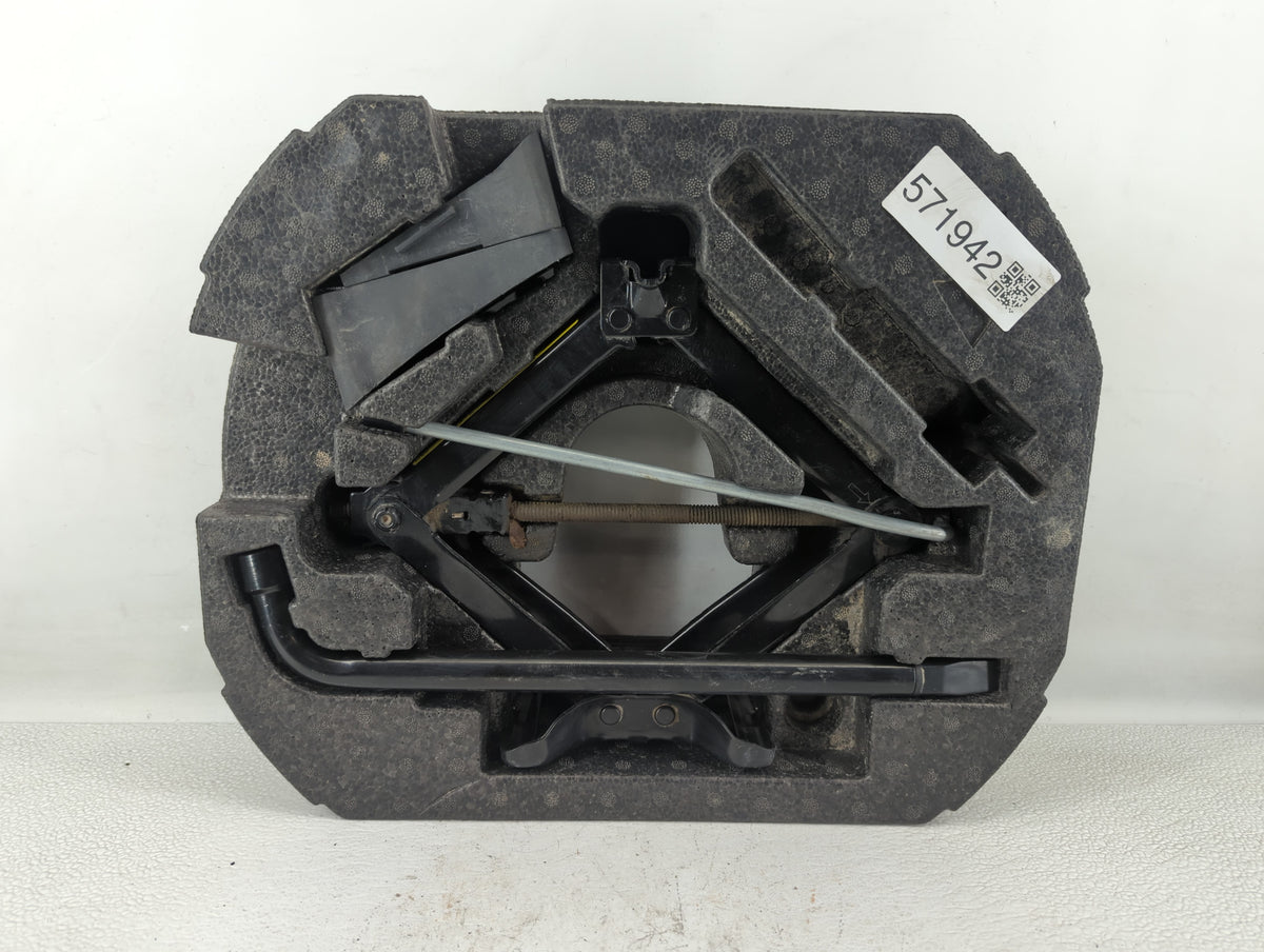 2012 Jaguar Xf Spare Scissor Car Jack - Oemusedautoparts1.com