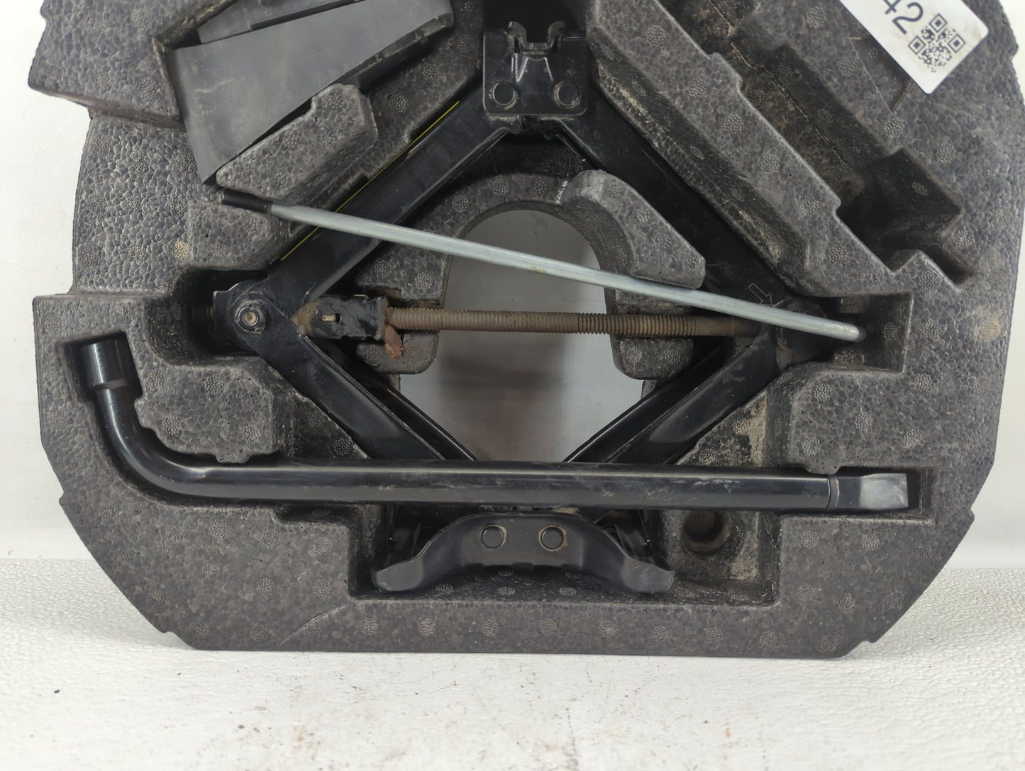 2012 Jaguar Xf Spare Scissor Car Jack - Oemusedautoparts1.com