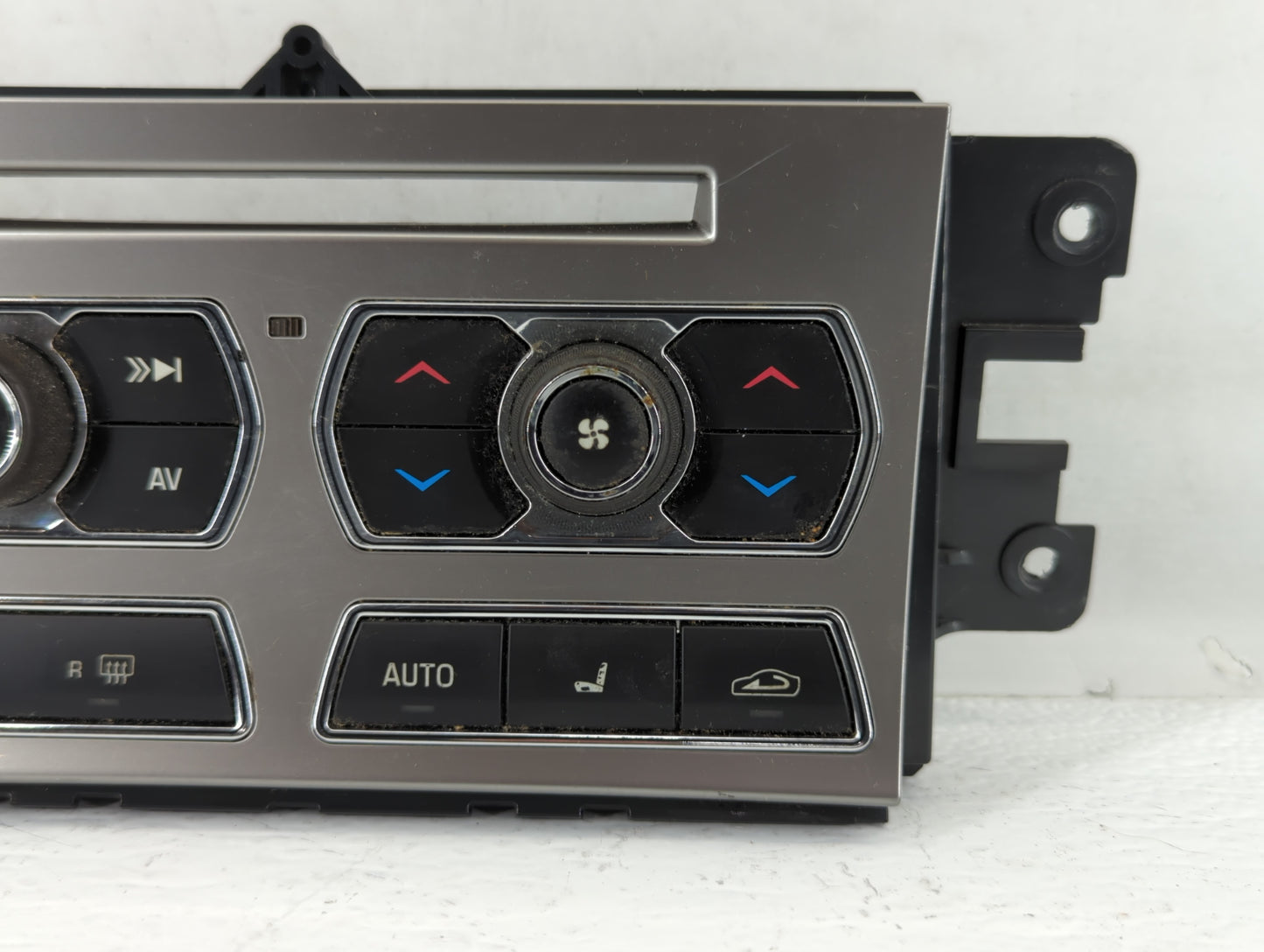 2012-2015 Jaguar Xf Am Fm Cd Player Radio Receiver - Oemusedautoparts1.com