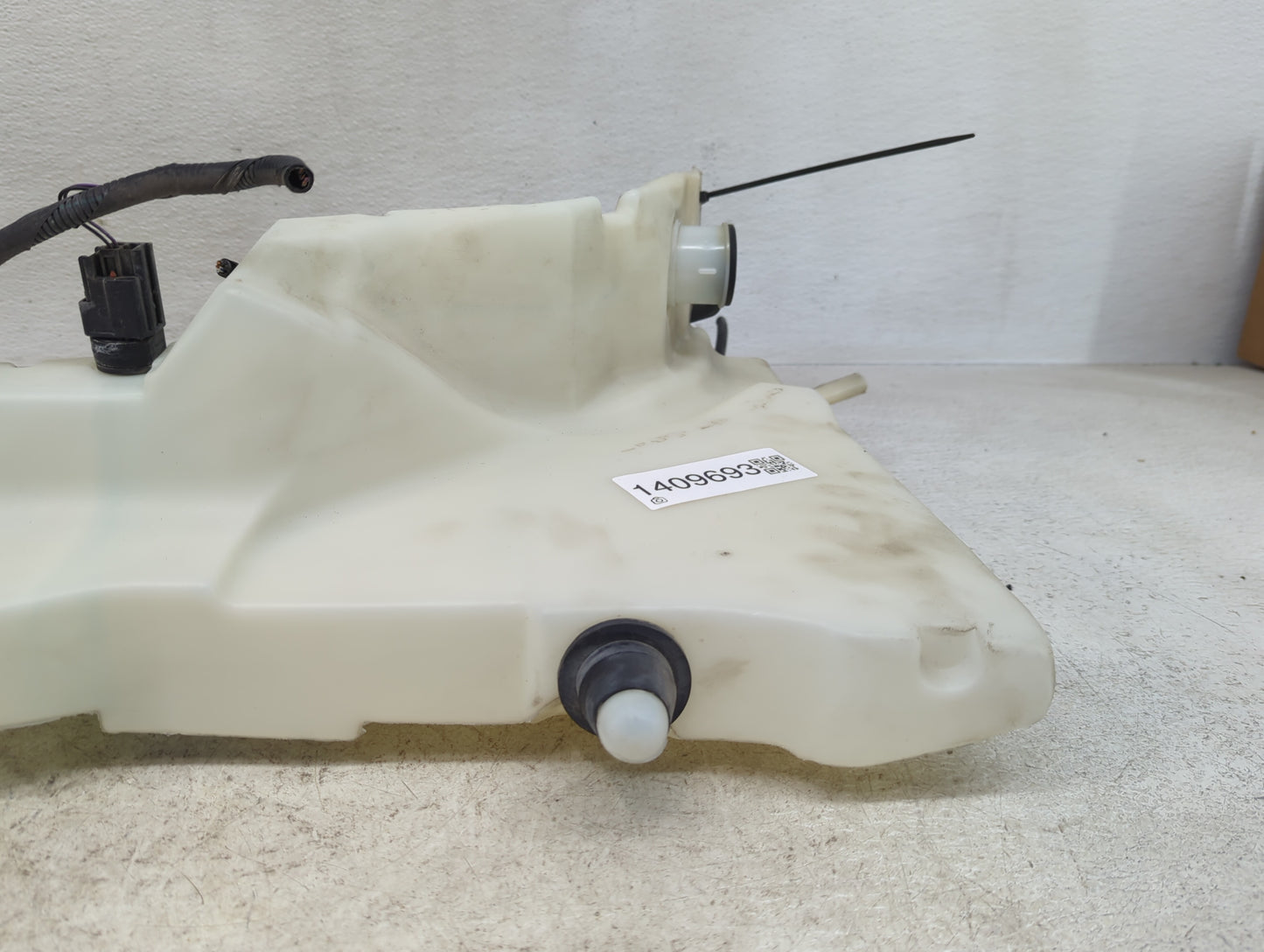 2010-2019 Jaguar Xj Windshield Washer Fluid Reservoir Bottle 1409693 - Oemusedautoparts1.com