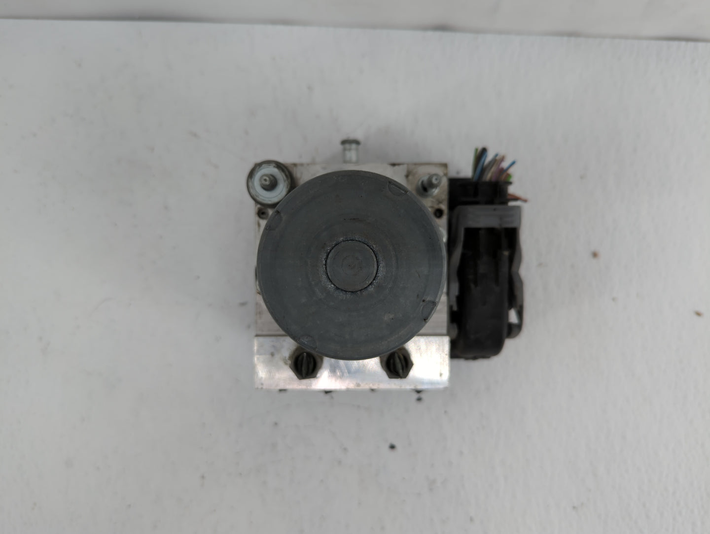 2010-2012 Jaguar Xj ABS Pump Control Module Replacement P/N:AW93-2C405-CF Fits Fits 2010 2011 2012 OEM Used Auto Parts - Oem