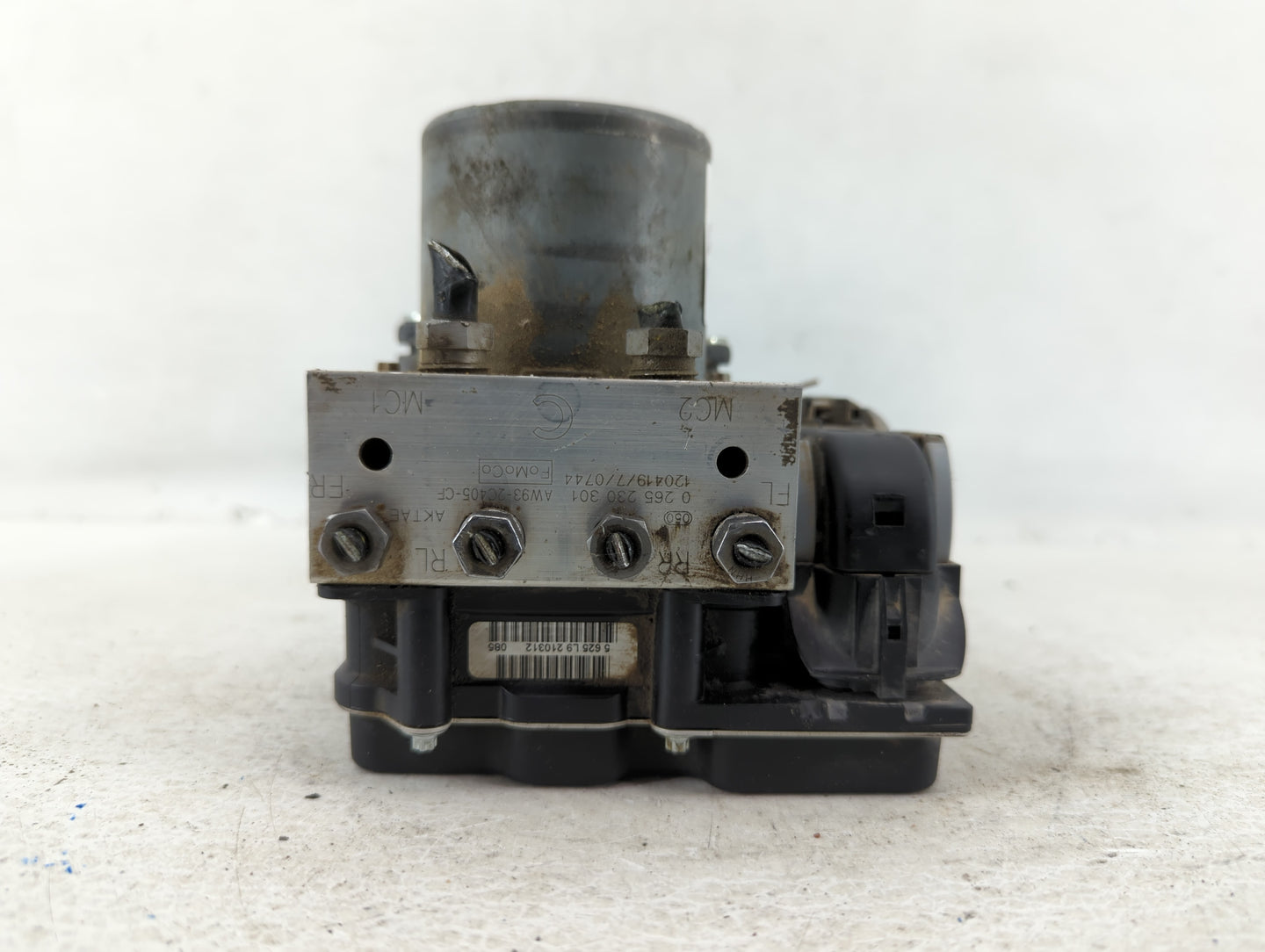 2010-2012 Jaguar Xj ABS Pump Control Module Replacement P/N:AW93-2C405-CF Fits Fits 2010 2011 2012 OEM Used Auto Parts - Oem