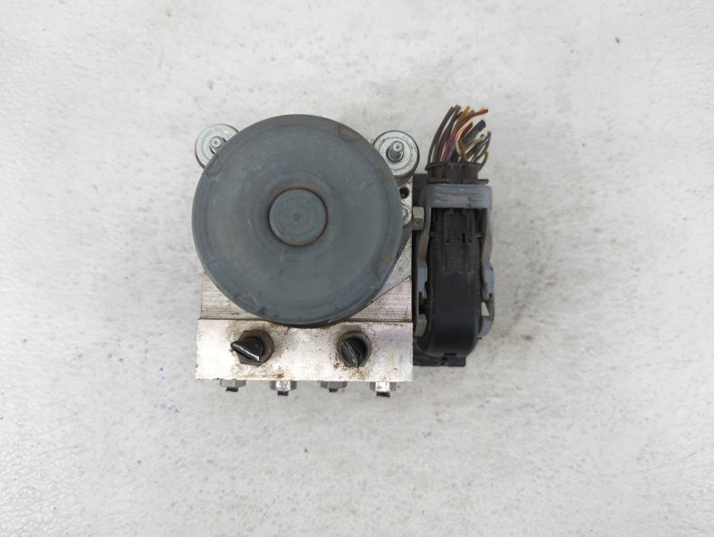 2010-2012 Jaguar Xj ABS Pump Control Module Replacement P/N:AW93-2C405-CF Fits Fits 2010 2011 2012 OEM Used Auto Parts - Oem