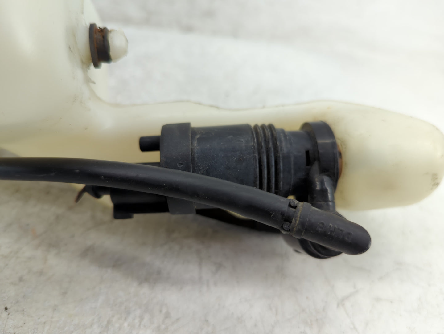 Jeep Compass Windshield Washer Fluid Reservoir Bottle Oem - Oemusedautoparts1.com