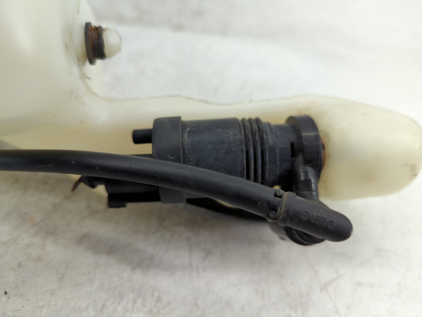 Jeep Compass Windshield Washer Fluid Reservoir Bottle Oem - Oemusedautoparts1.com