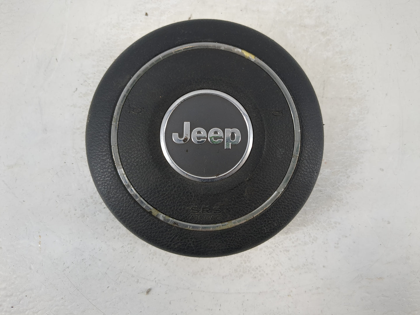 2012 Jeep Grand Cherokee Air Bag Driver Left Steering Wheel Mounted P/N:TDRJQ3331B4216 Fits OEM Used Auto Parts - Oemusedaut