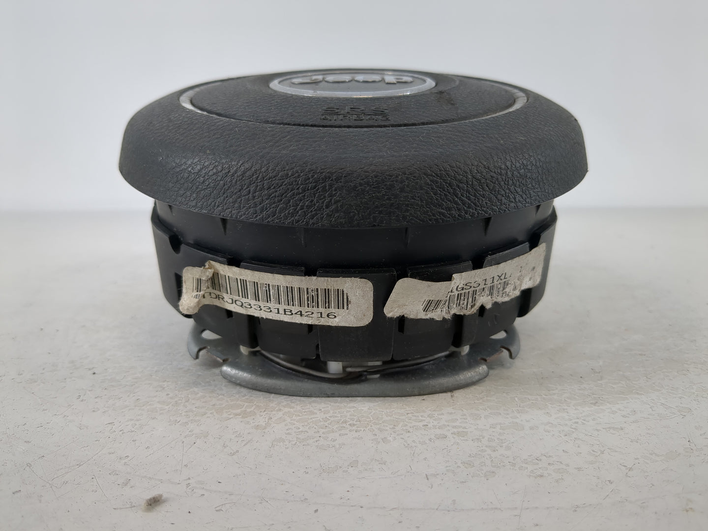 2012 Jeep Grand Cherokee Air Bag Driver Left Steering Wheel Mounted P/N:TDRJQ3331B4216 Fits OEM Used Auto Parts - Oemusedaut