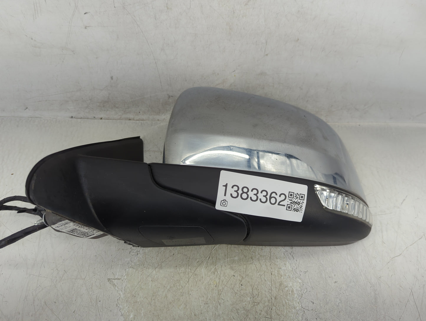 2011-2018 Jeep Grand Cherokee Driver Side View Mirror - Left Door Mirror OEM Used - Oemusedautoparts1.com