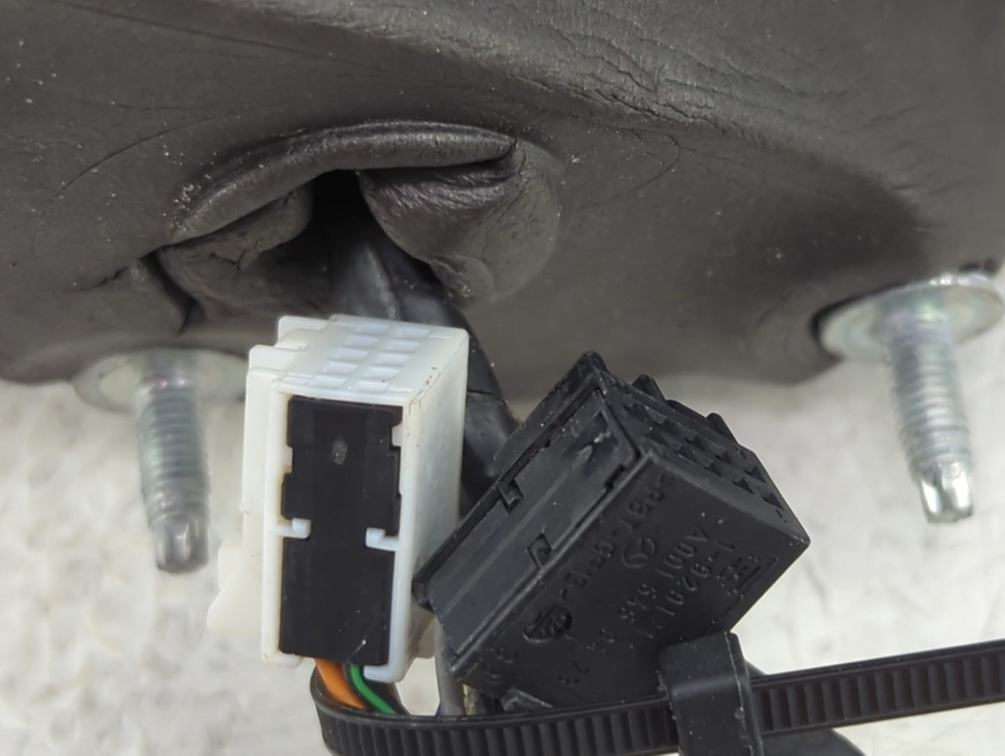 2011-2018 Jeep Grand Cherokee Driver Side View Mirror - Left Door Mirror OEM Used - Oemusedautoparts1.com