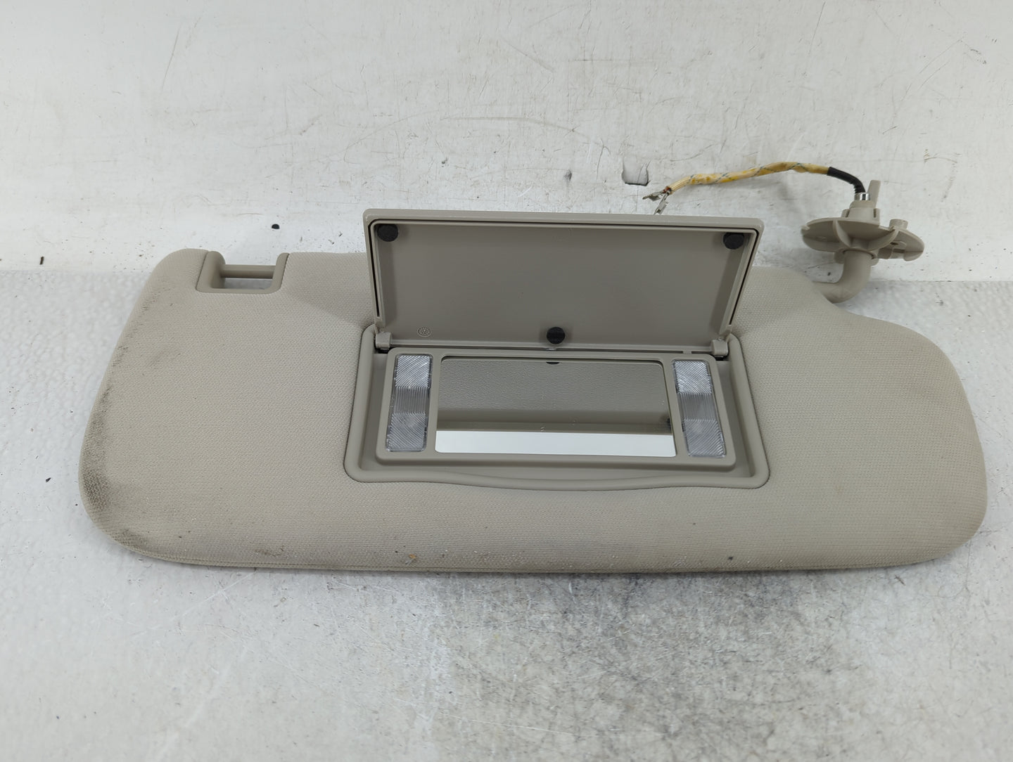 2011-2013 Jeep Grand Cherokee Sun Visor Shade Replacement Passenger Right Mirror Fits OEM Used Auto Parts - Oemusedautoparts