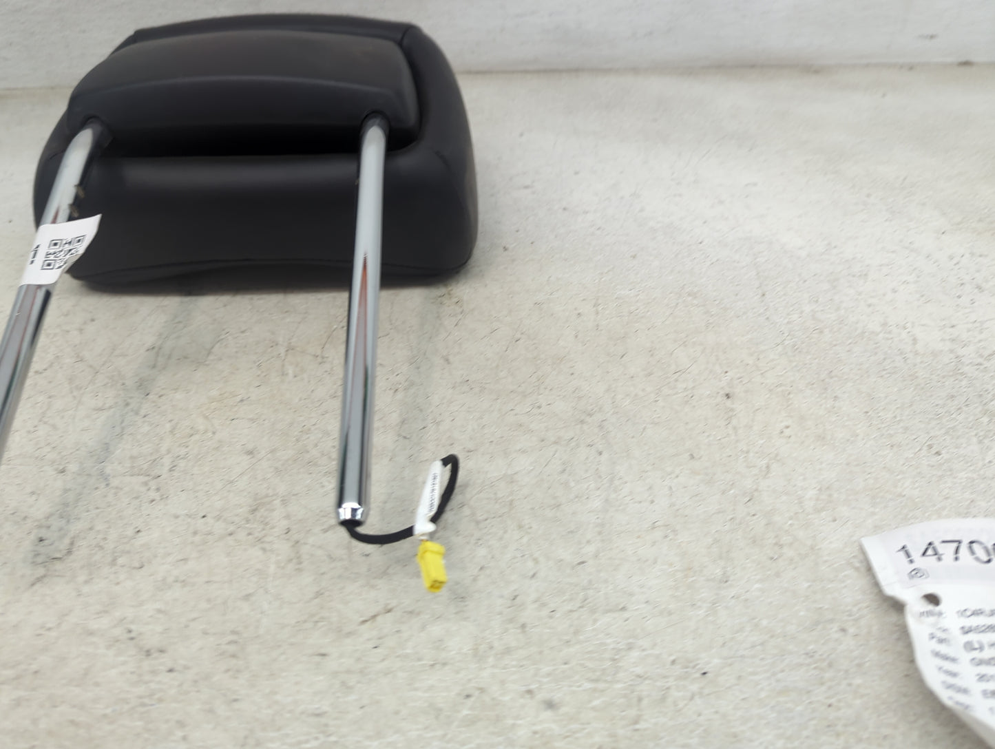 2011-2012 Jeep Grand Cherokee Headrest Head Rest Front Driver Seat Black 1470631 - Oemusedautoparts1.com