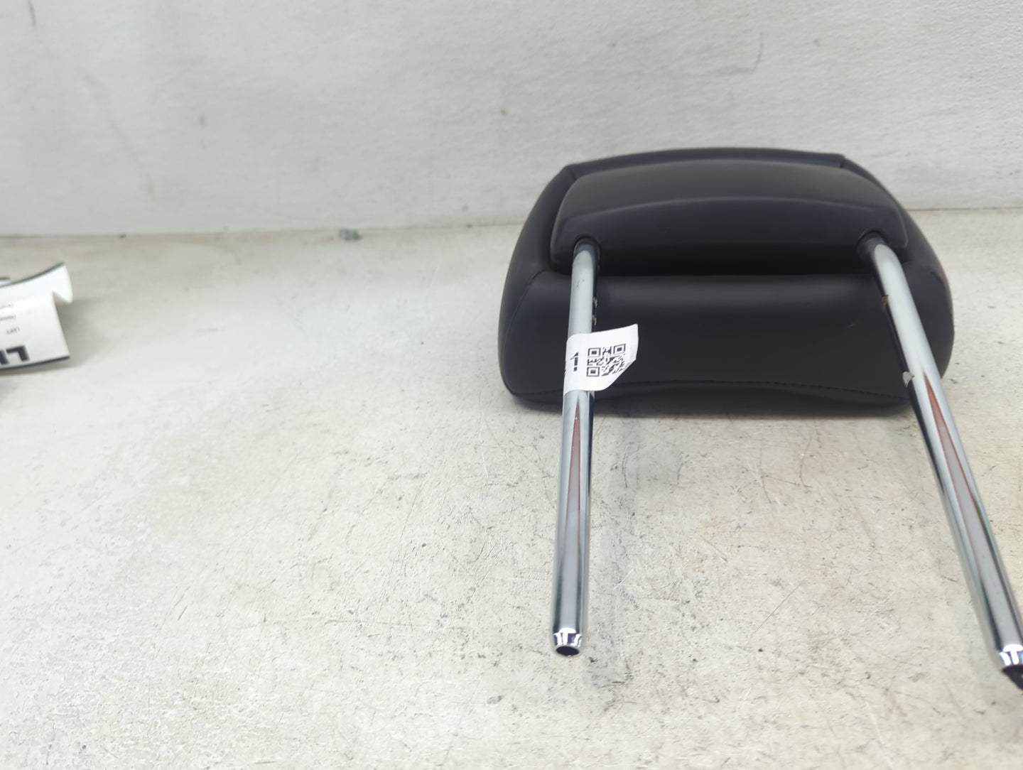 2011-2012 Jeep Grand Cherokee Headrest Head Rest Front Driver Seat Black 1470631 - Oemusedautoparts1.com