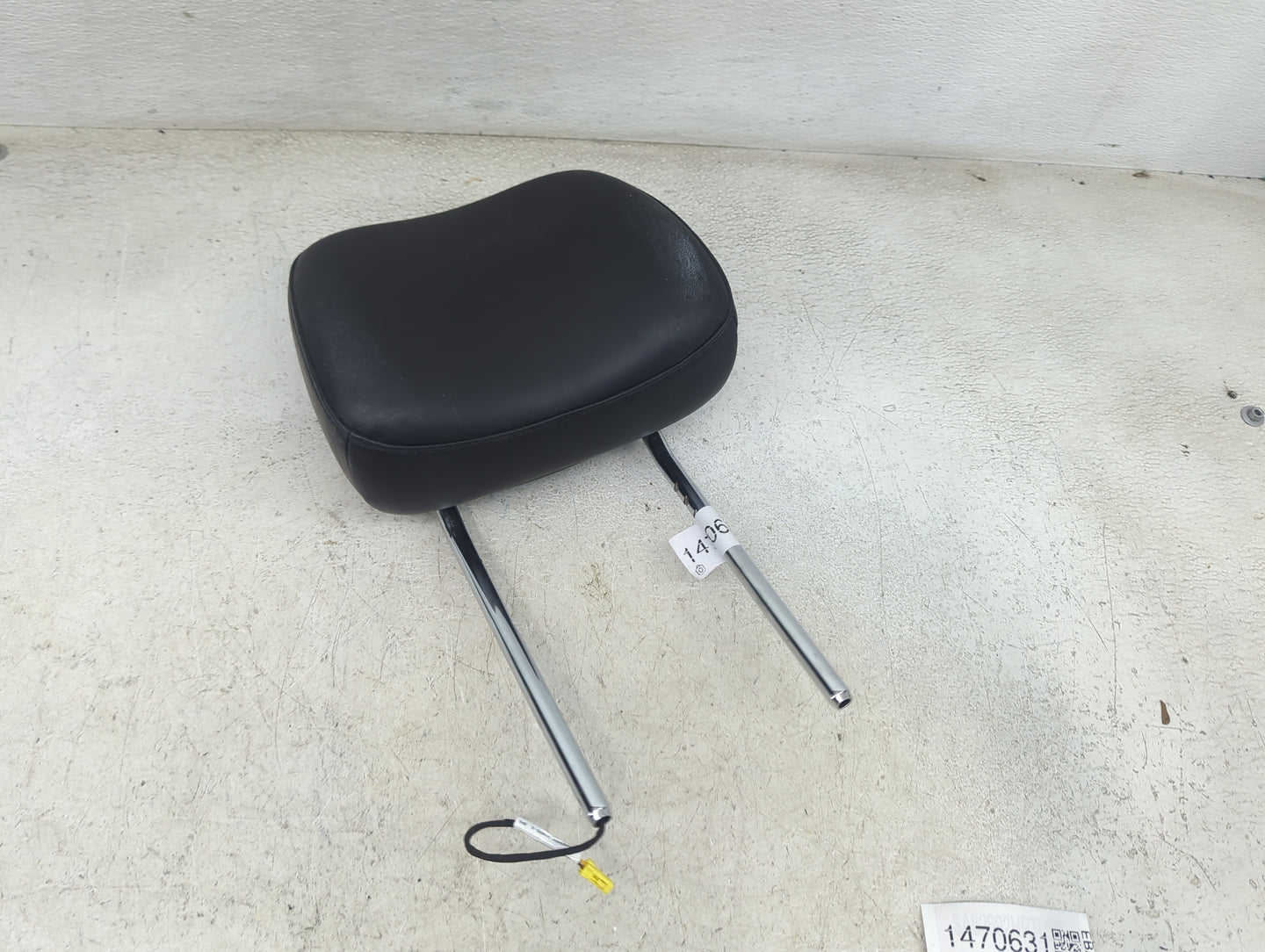 2011-2012 Jeep Grand Cherokee Headrest Head Rest Front Driver Seat Black 1470631 - Oemusedautoparts1.com