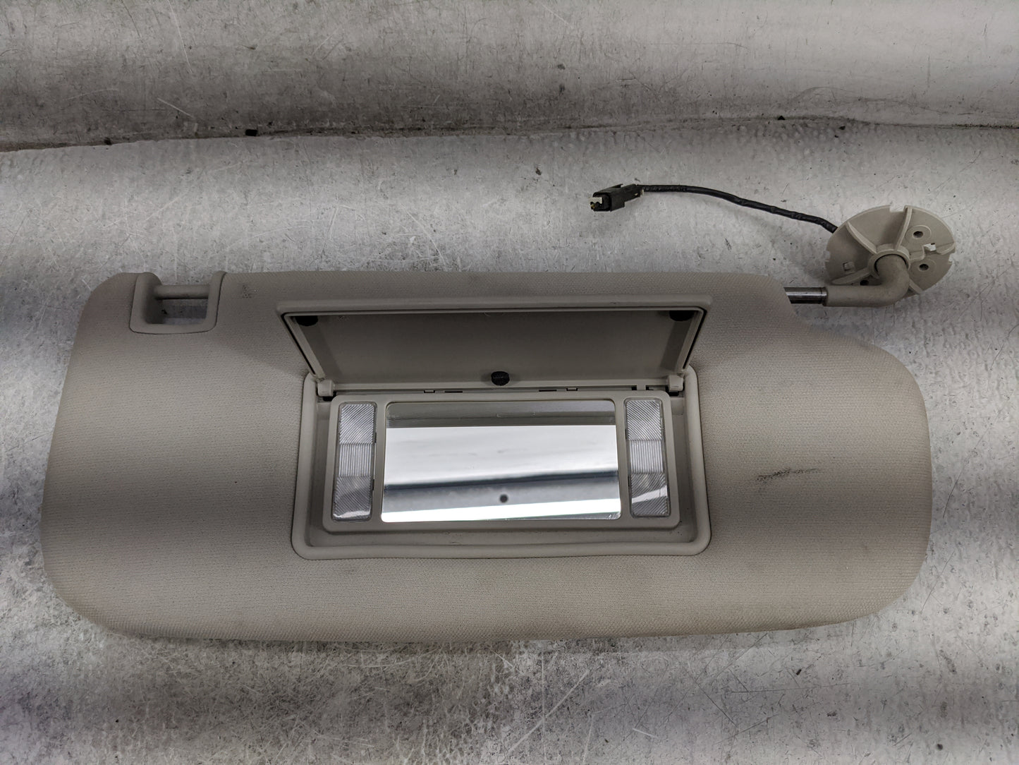 2011-2013 Jeep Grand Cherokee Sun Visor Shade Replacement Passenger Right Mirror Fits OEM Used Auto Parts - Oemusedautoparts