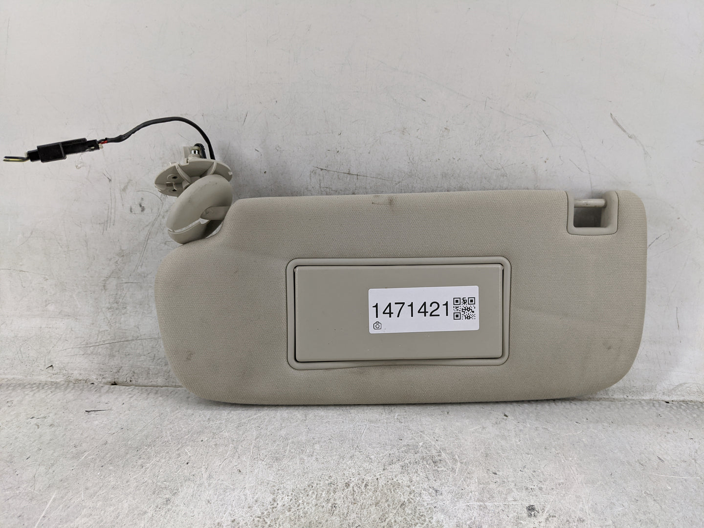 2011-2013 Jeep Grand Cherokee Sun Visor Shade Replacement Driver Left Mirror Fits OEM Used Auto Parts - Oemusedautoparts1.co