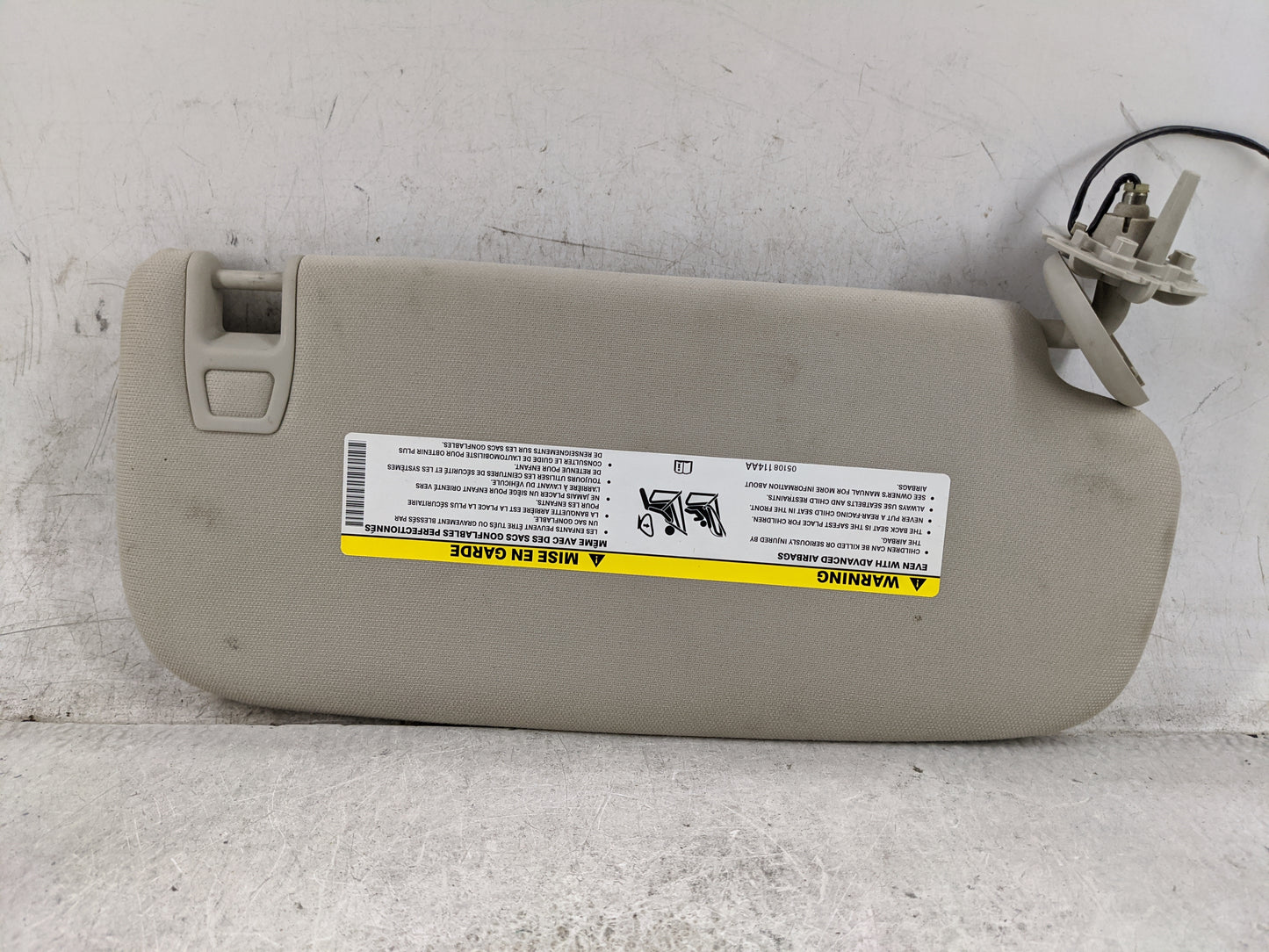 2011-2013 Jeep Grand Cherokee Sun Visor Shade Replacement Driver Left Mirror Fits OEM Used Auto Parts - Oemusedautoparts1.co
