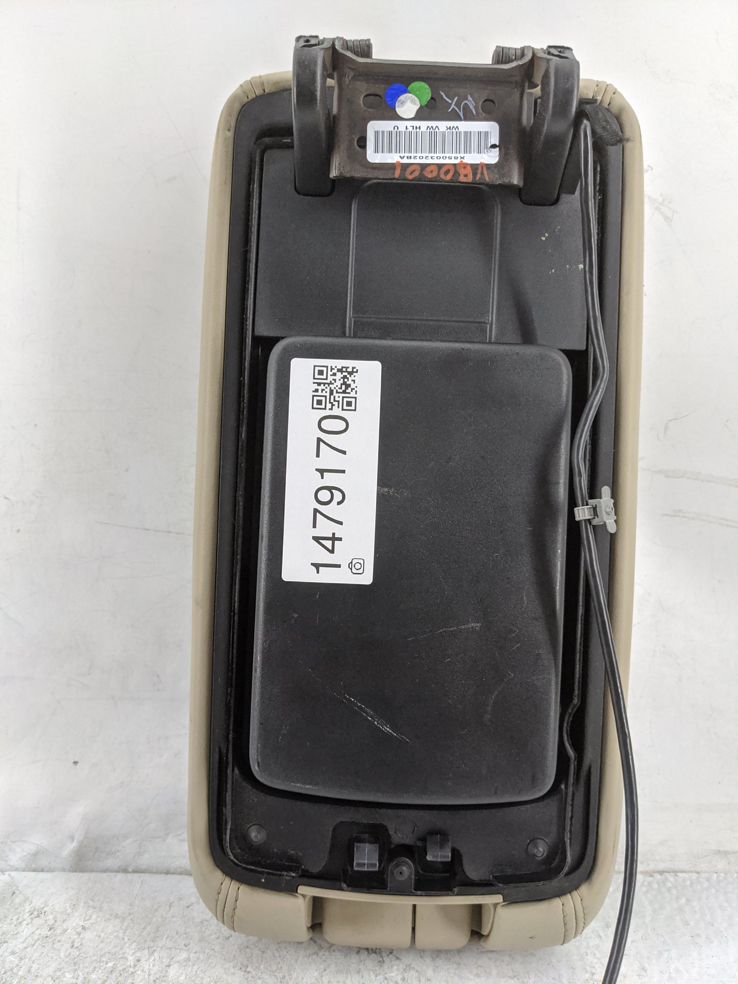 2012-2013 Jeep Grand Cherokee Center Console Armrest Cover Lid P/N:X85003202BA Fits Fits 2012 2013 OEM Used Auto Parts - Oem