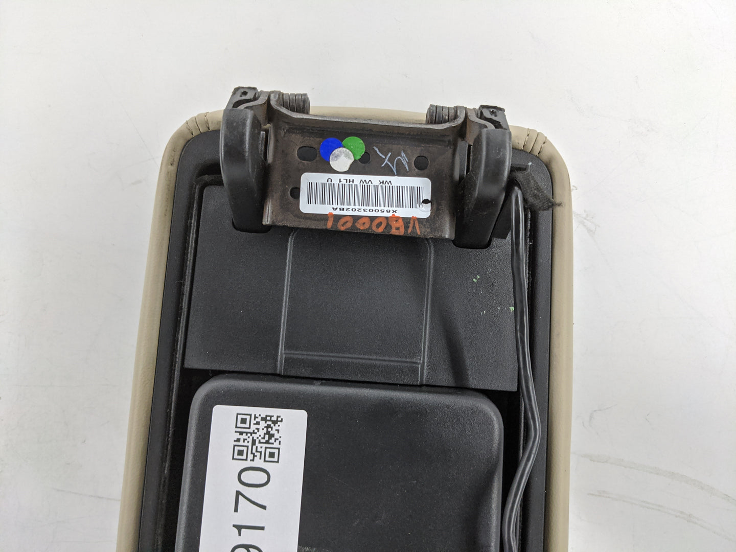 2012-2013 Jeep Grand Cherokee Center Console Armrest Cover Lid P/N:X85003202BA Fits Fits 2012 2013 OEM Used Auto Parts - Oem