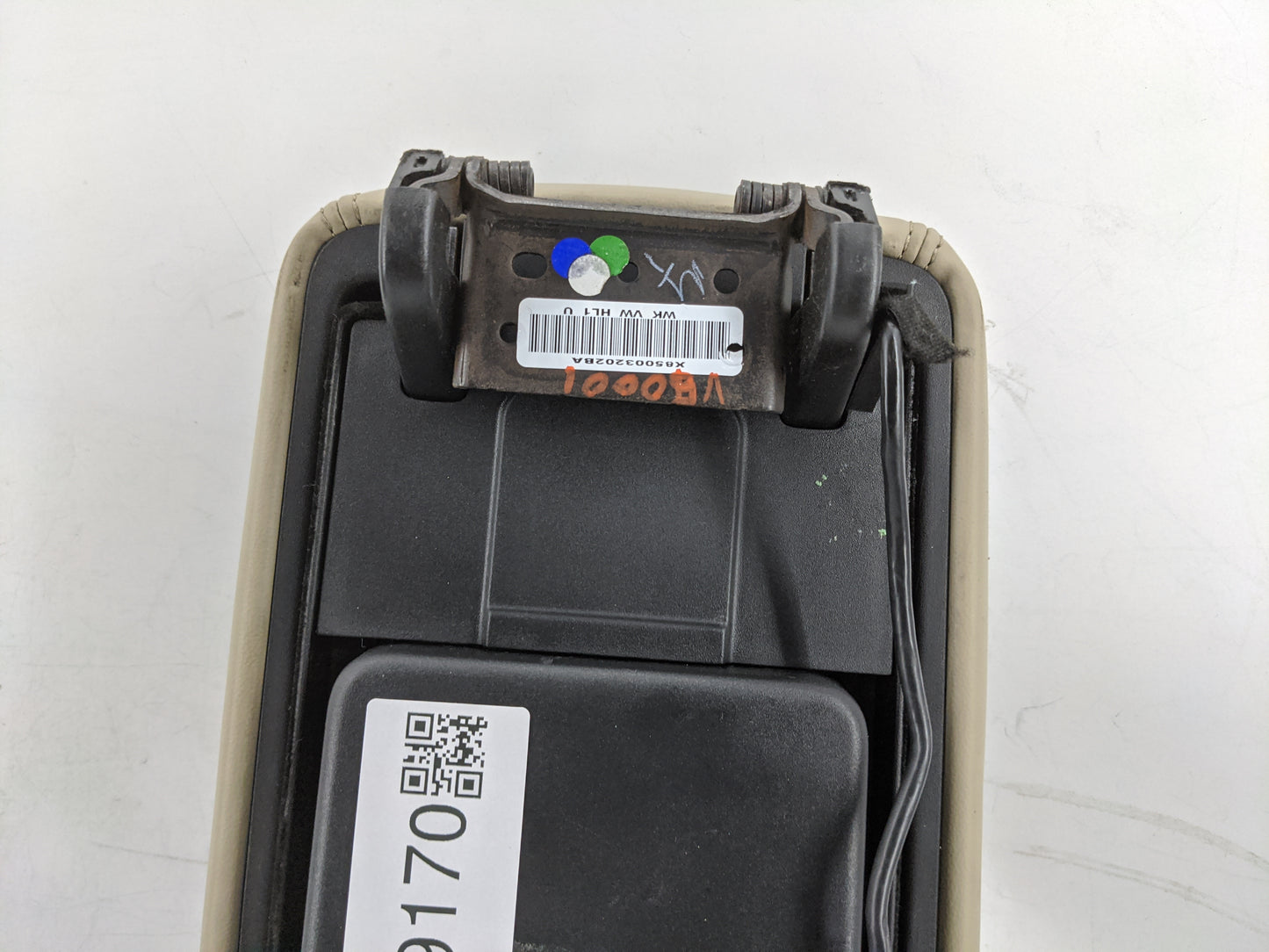 2012-2013 Jeep Grand Cherokee Center Console Armrest Cover Lid P/N:X85003202BA Fits Fits 2012 2013 OEM Used Auto Parts - Oem