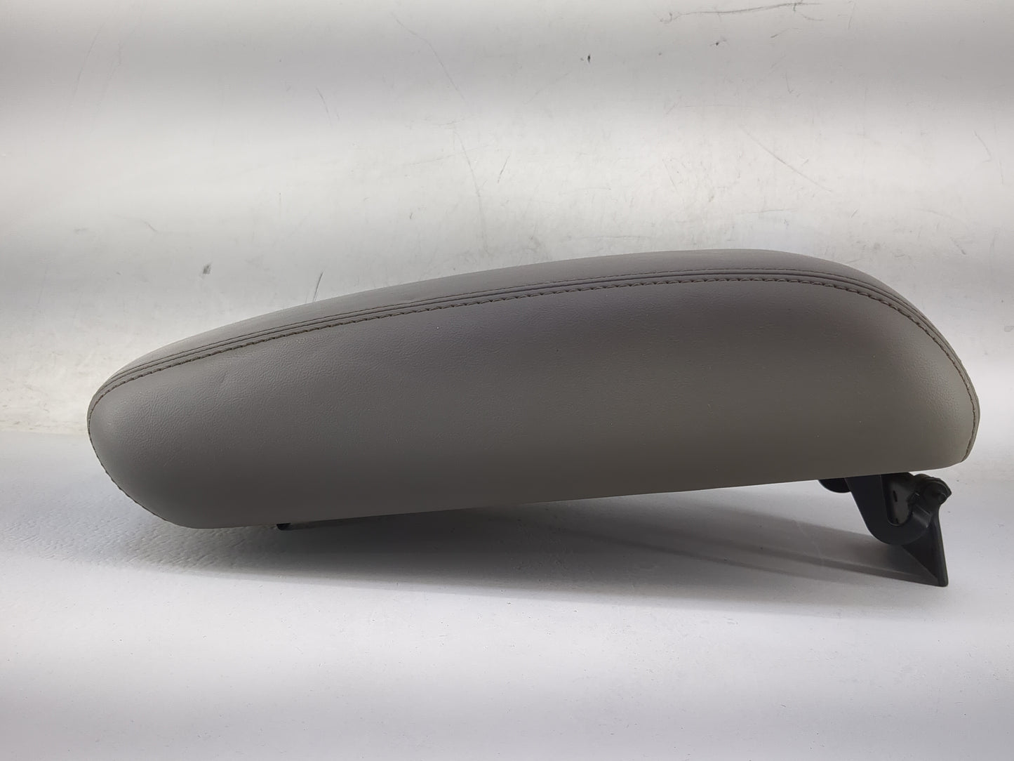 2012-2013 Jeep Grand Cherokee Center Console Armrest Cover Lid P/N:X85003202GH Fits Fits 2012 2013 OEM Used Auto Parts - Oem
