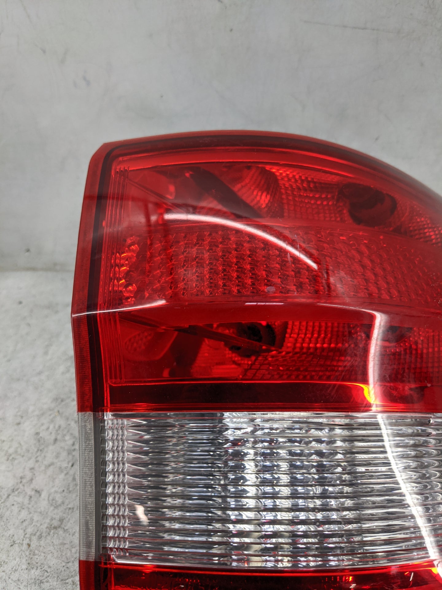 2011-2013 Jeep Grand Cherokee Tail Light Assembly Passenger Right OEM P/N:55079420A 55079414A, 70050A Fits Fits 2011 2012 20