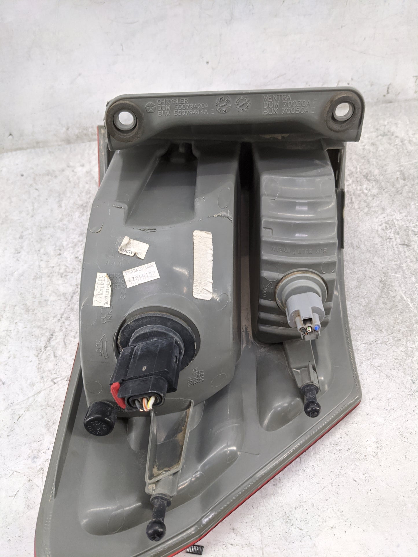 2011-2013 Jeep Grand Cherokee Tail Light Assembly Passenger Right OEM P/N:55079420A 55079414A, 70050A Fits Fits 2011 2012 20