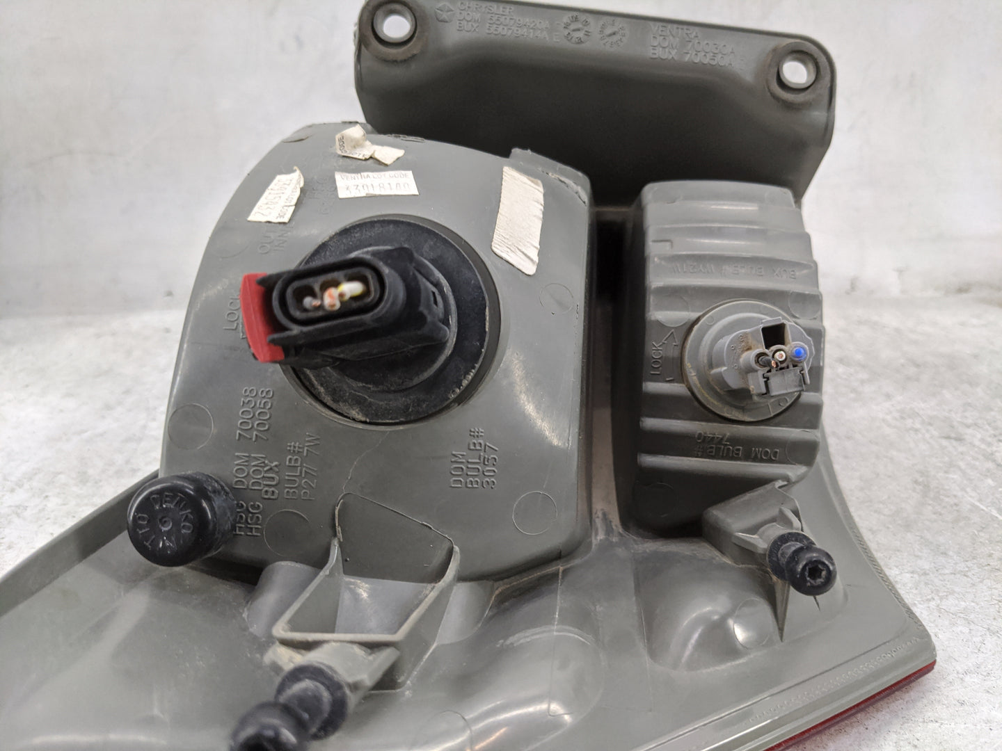2011-2013 Jeep Grand Cherokee Tail Light Assembly Passenger Right OEM P/N:55079420A 55079414A, 70050A Fits Fits 2011 2012 20
