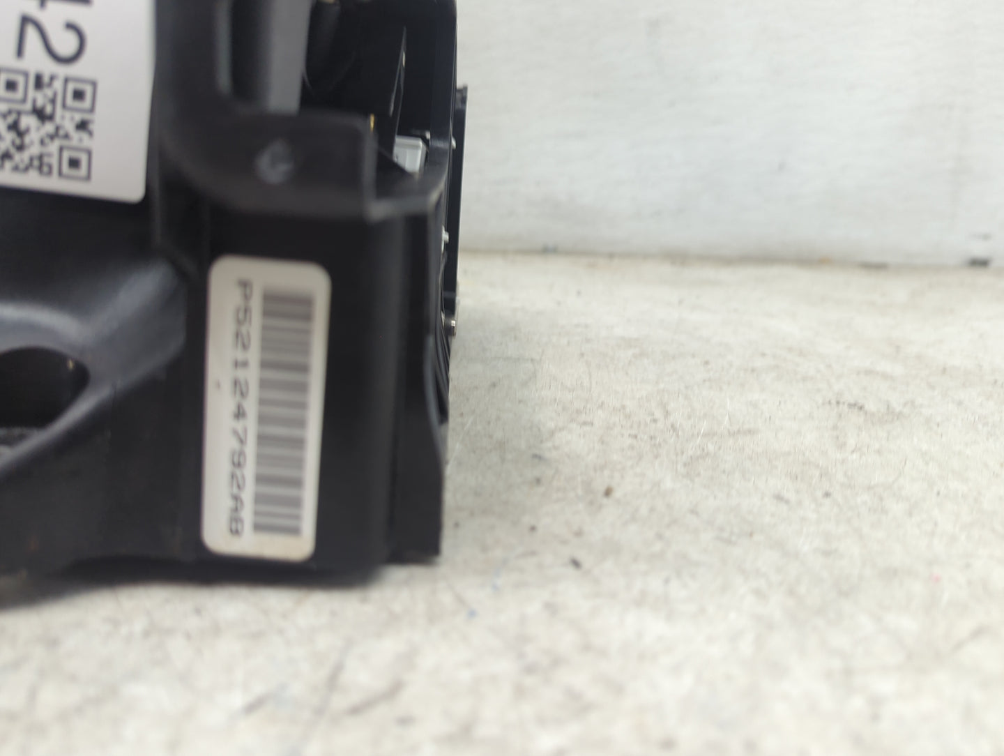 2012 Jeep Grand Cherokee Floor Console Assembly Shifter 1480342 - Oemusedautoparts1.com
