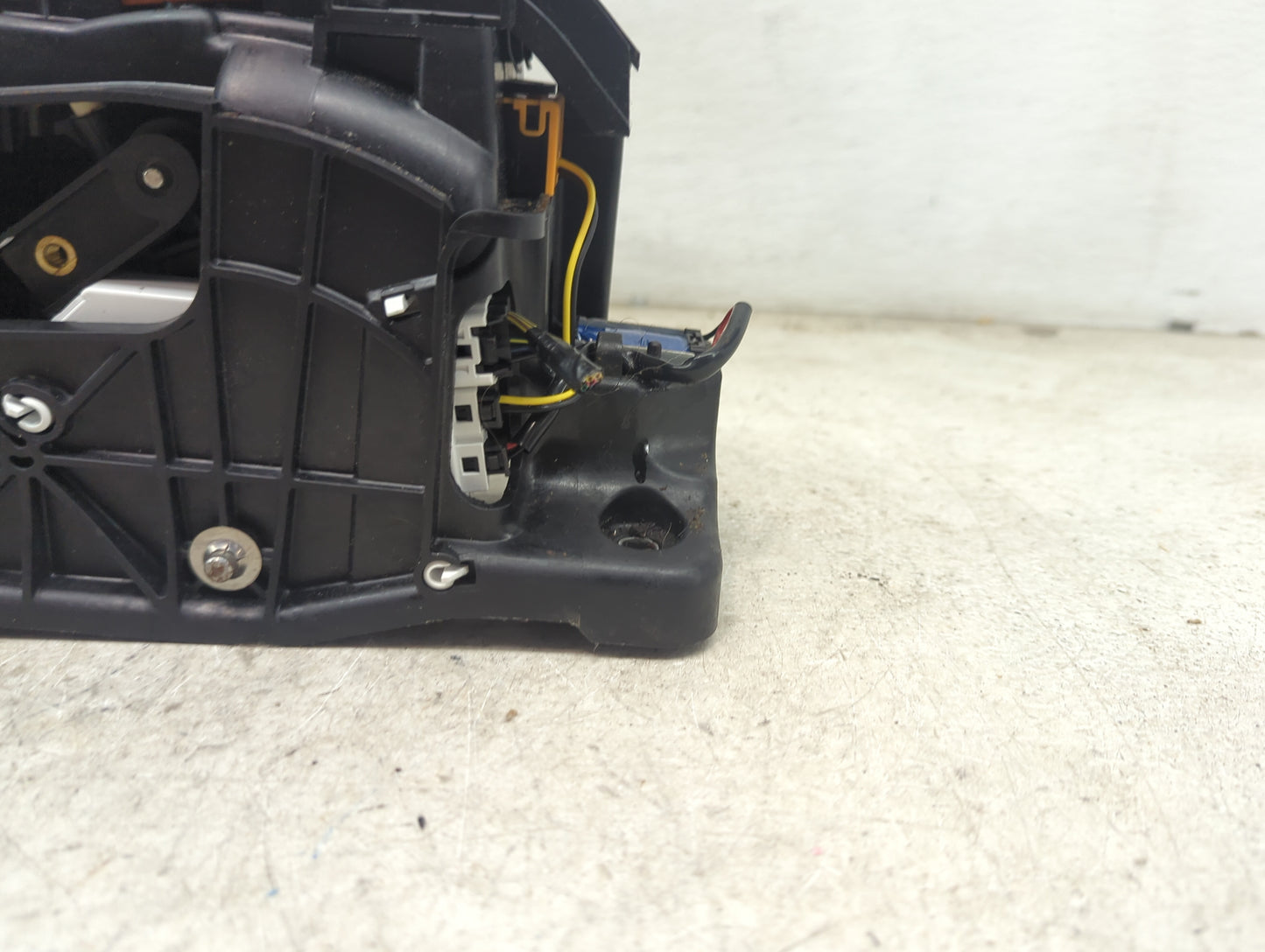 2012 Jeep Grand Cherokee Floor Console Assembly Shifter 1480342 - Oemusedautoparts1.com