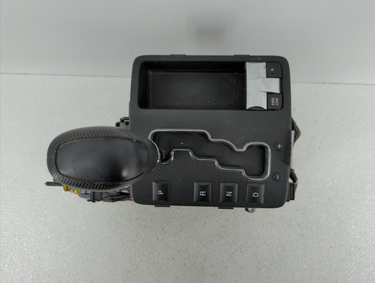2012 Jeep Grand Cherokee Floor Console Assembly Shifter - Oemusedautoparts1.com