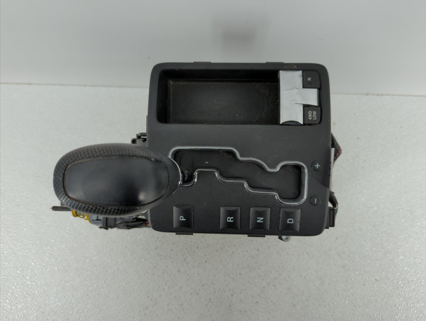 2012 Jeep Grand Cherokee Floor Console Assembly Shifter - Oemusedautoparts1.com
