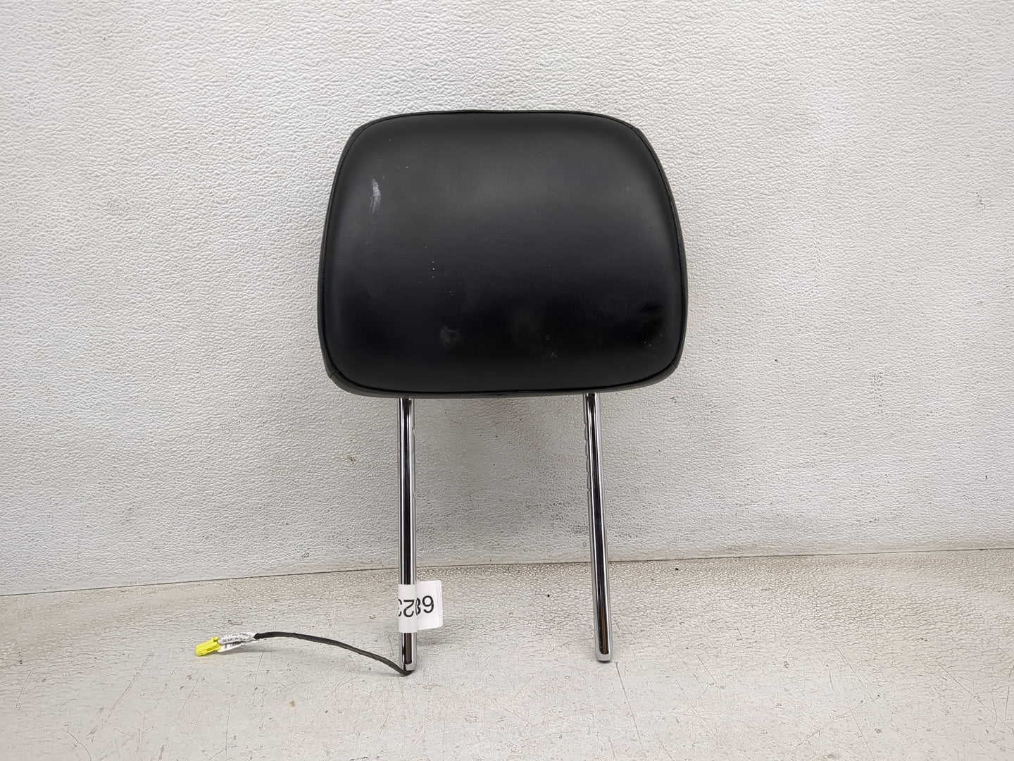 2011-2012 Jeep Grand Cherokee Headrest Head Rest Front Driver Seat Black 680234 - Oemusedautoparts1.com