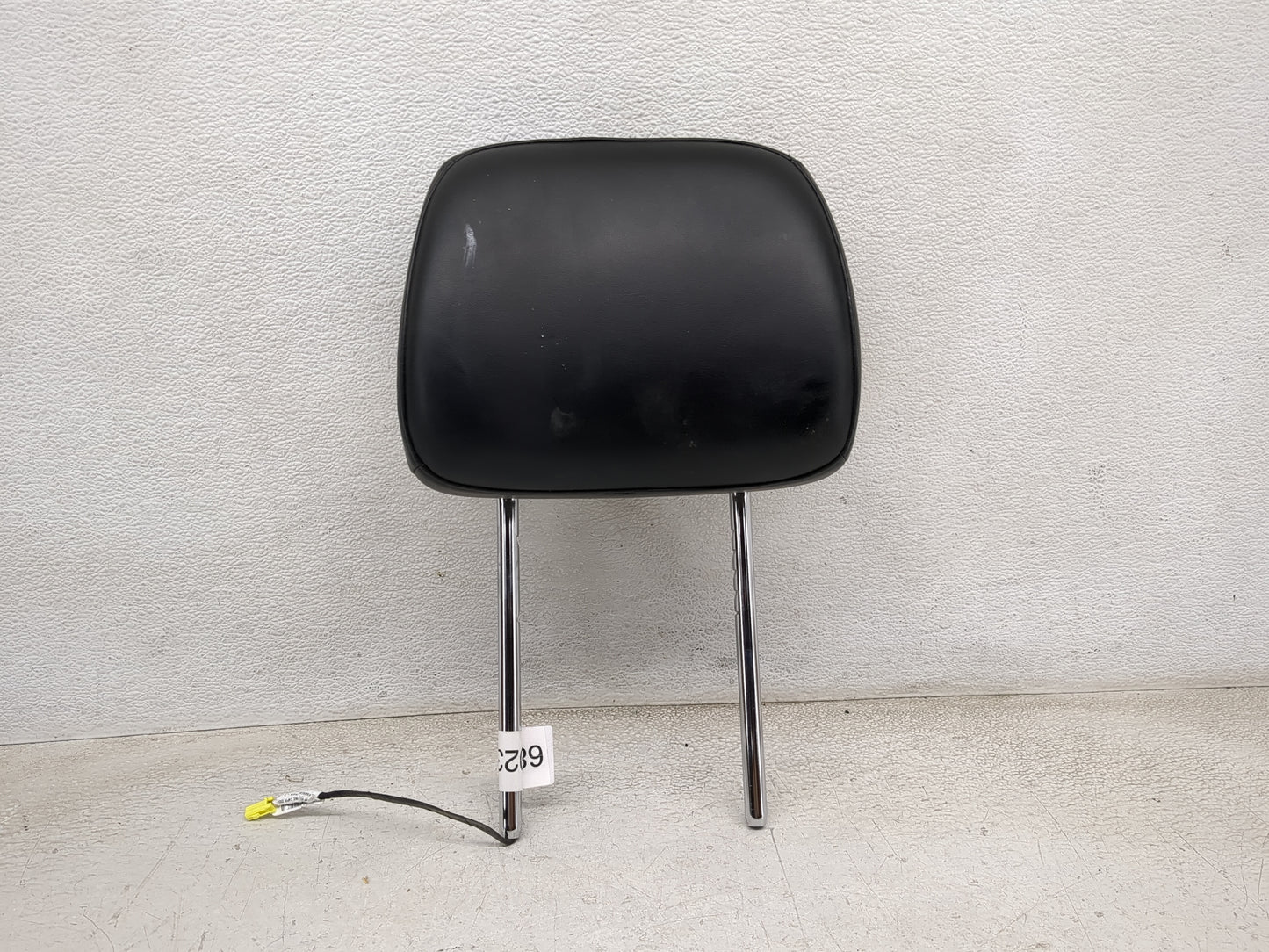 2011-2012 Jeep Grand Cherokee Headrest Head Rest Front Driver Seat Black 680234 - Oemusedautoparts1.com